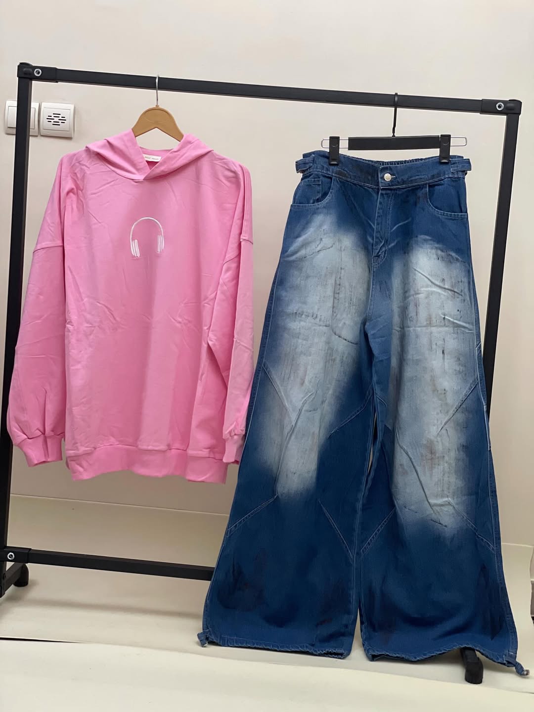 هودی فری‌سایز پنبه و شلوار وایدد لگ سنگ‌شور